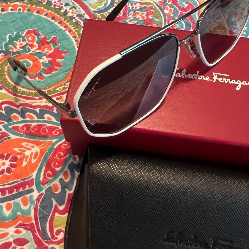 Salvatore Ferragamo sunglasses 303SL - Picture 7 of 10
